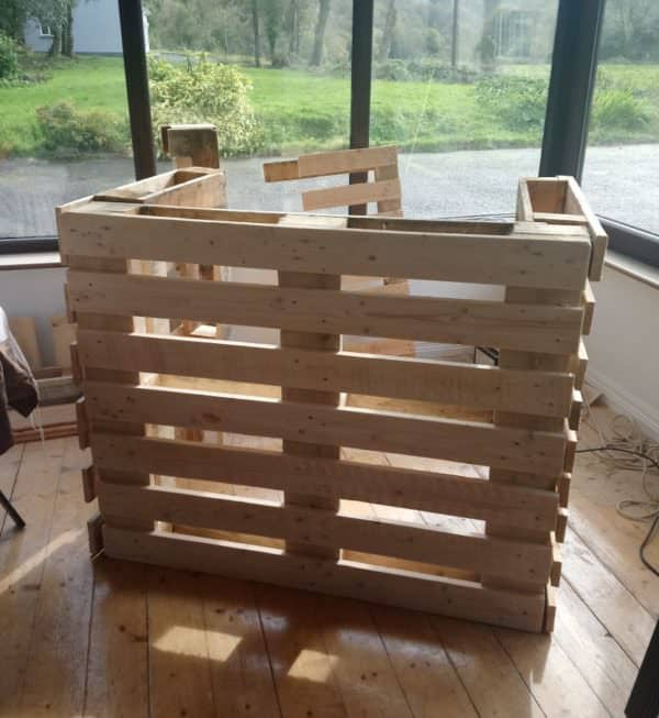 Stair Spindle Pallet Bar Makes Easy Backyard Project! Pallet Bars Stair Spindle Pallet Bar Makes Easy Backyard Project! Pallet Bars