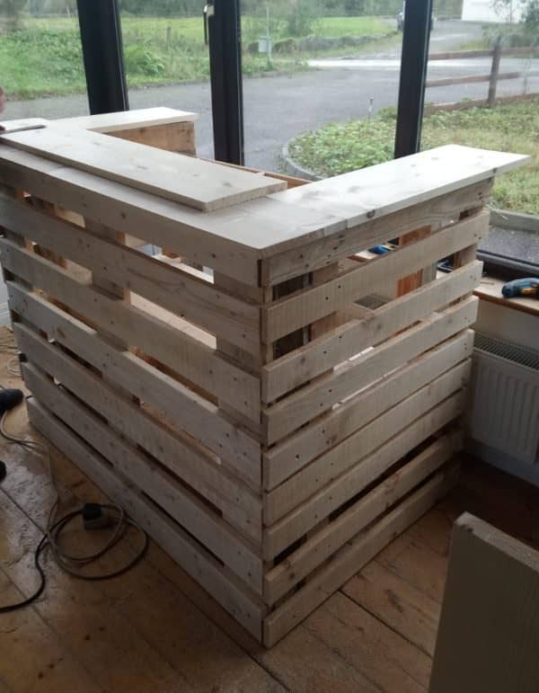 Stair Spindle Pallet Bar Makes Easy Backyard Project! Pallet Bars Stair Spindle Pallet Bar Makes Easy Backyard Project! Pallet Bars