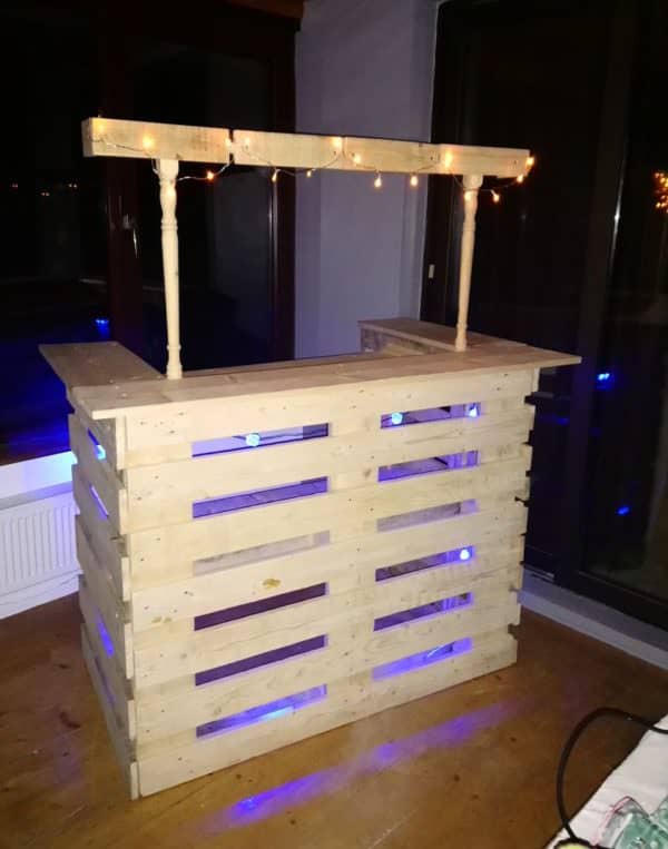 Stair Spindle Pallet Bar Makes Easy Backyard Project! Pallet Bars Stair Spindle Pallet Bar Makes Easy Backyard Project! Pallet Bars