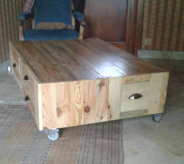 Sleek, Modern Pallet Wood Coffee Table On Wheels Pallet Coffee Tables Sleek, Modern Pallet Wood Coffee Table On Wheels Pallet Coffee Tables