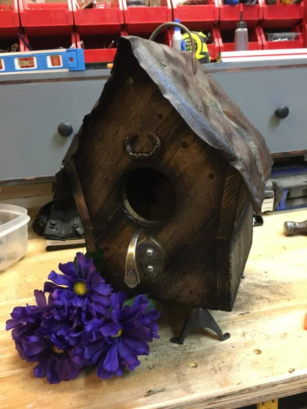 Tin-topped Barn Style Birdhouse Has Spoon Perch! Animal Pallet Houses & Pallet Supplies DIY Pallet Video Tutorials Tin-topped Barn Style Birdhouse Has Spoon Perch! Animal Pallet Houses & Pallet Supplies DIY Pallet Video Tutorials