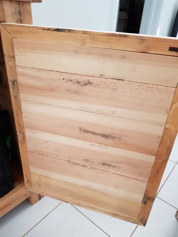 Stunning 5-pallet Rustic Buffet Has Tons of Storage! Pallet Cabinets & Wardrobes Stunning 5-pallet Rustic Buffet Has Tons of Storage! Pallet Cabinets & Wardrobes