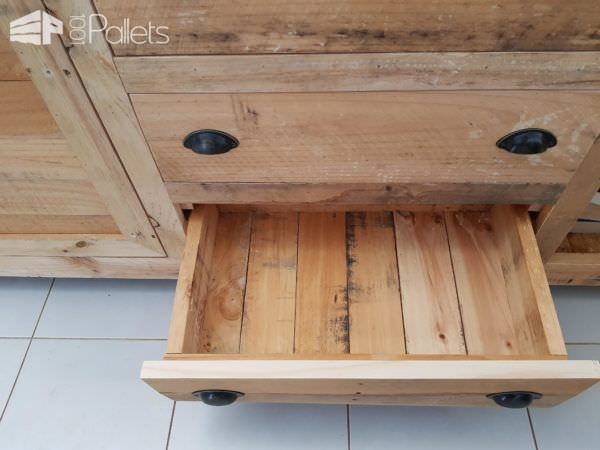 Stunning 5-pallet Rustic Buffet Has Tons of Storage! Pallet Cabinets & Wardrobes Stunning 5-pallet Rustic Buffet Has Tons of Storage! Pallet Cabinets & Wardrobes