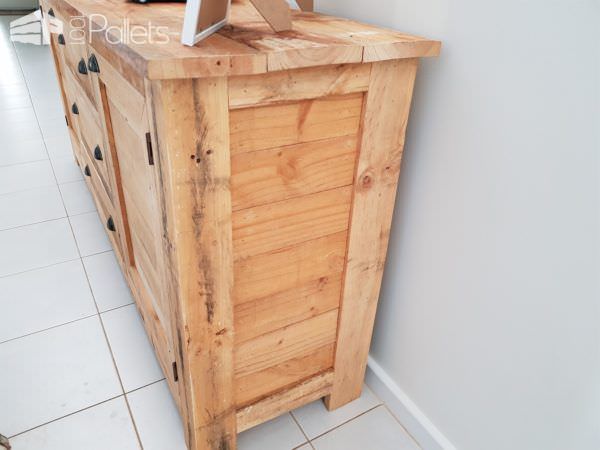 Stunning 5-pallet Rustic Buffet Has Tons of Storage! Pallet Cabinets & Wardrobes Stunning 5-pallet Rustic Buffet Has Tons of Storage! Pallet Cabinets & Wardrobes