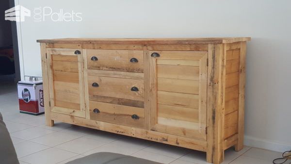 Stunning 5-pallet Rustic Buffet Has Tons of Storage! Pallet Cabinets & Wardrobes Stunning 5-pallet Rustic Buffet Has Tons of Storage! Pallet Cabinets & Wardrobes