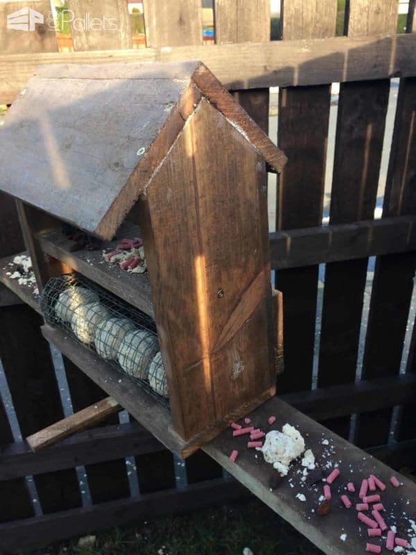Simple, Attractive Pallet Bird Table/Feeder Animal Pallet Houses & Pallet Supplies Fun Pallet Crafts for Kids Simple, Attractive Pallet Bird Table/Feeder Animal Pallet Houses & Pallet Supplies Fun Pallet Crafts for Kids