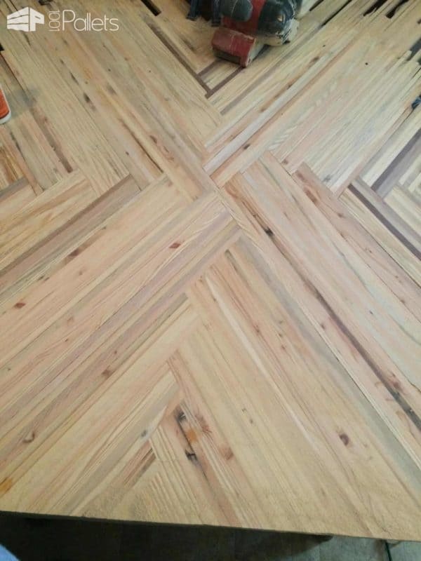 Create This Stripped Kitchen Table With Pallet Scraps! Pallet Desks & Pallet Tables Create This Stripped Kitchen Table With Pallet Scraps! Pallet Desks & Pallet Tables