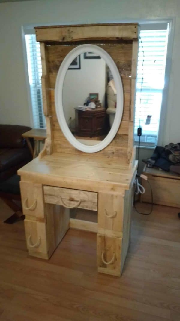 Diminuitive Pallet Vanity Perfect For Granddaughter Pallet Cabinets & Wardrobes Diminuitive Pallet Vanity Perfect For Granddaughter Pallet Cabinets & Wardrobes