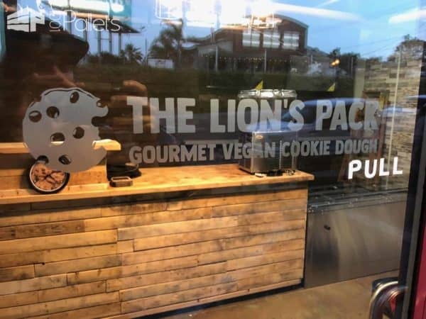 Flexible Design: Pallet Counter, Cash Wrap, or Pallet Bar Pallet Bars Pallet Store, Bar & Restaurant Decorations Flexible Design: Pallet Counter, Cash Wrap, or Pallet Bar Pallet Bars Pallet Store, Bar & Restaurant Decorations