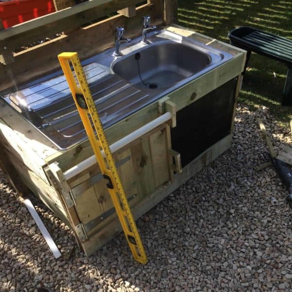 Dirty Fun In The Sun Pallet Mud Kitchen Fun Pallet Crafts for Kids Dirty Fun In The Sun Pallet Mud Kitchen Fun Pallet Crafts for Kids