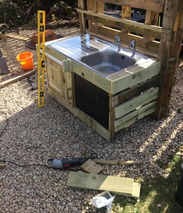Dirty Fun In The Sun Pallet Mud Kitchen Fun Pallet Crafts for Kids Dirty Fun In The Sun Pallet Mud Kitchen Fun Pallet Crafts for Kids