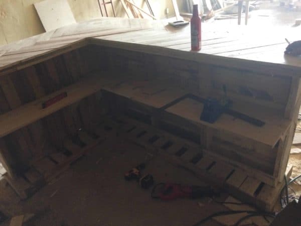 Lovely L-shaped 3-piece Pallet Bar For My Buddy Pallet Bars Lovely L-shaped 3-piece Pallet Bar For My Buddy Pallet Bars