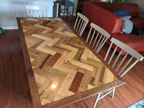 Must-see Herringbone Pallet Dining Table Pallet Desks & Pallet Tables Must-see Herringbone Pallet Dining Table Pallet Desks & Pallet Tables