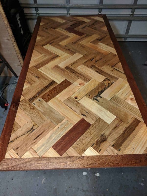 Must-see Herringbone Pallet Dining Table Pallet Desks & Pallet Tables Must-see Herringbone Pallet Dining Table Pallet Desks & Pallet Tables