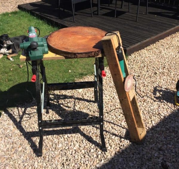 Wood Slice Pallet Table Will Leave Them Envious! Pallet Desks & Pallet Tables Wood Slice Pallet Table Will Leave Them Envious! Pallet Desks & Pallet Tables