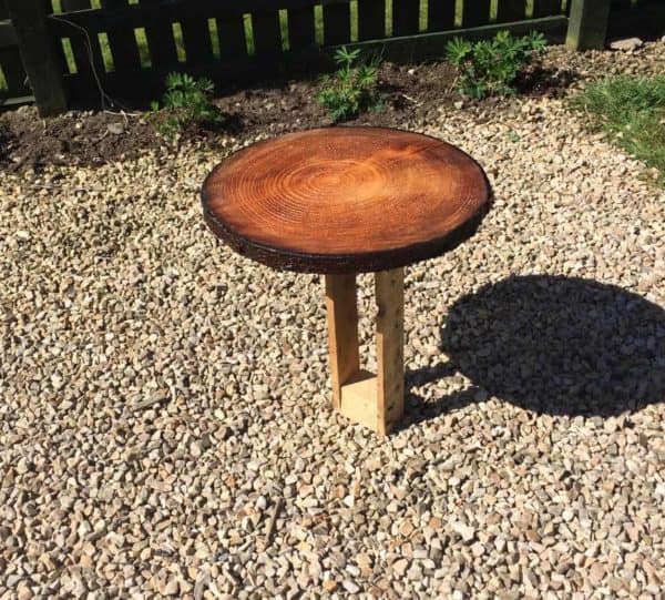 Wood Slice Pallet Table Will Leave Them Envious! Pallet Desks & Pallet Tables Wood Slice Pallet Table Will Leave Them Envious! Pallet Desks & Pallet Tables
