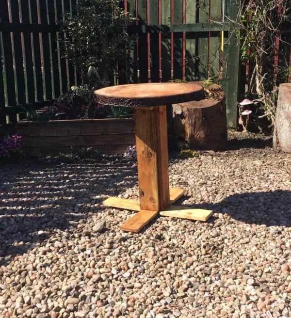Wood Slice Pallet Table Will Leave Them Envious! Pallet Desks & Pallet Tables Wood Slice Pallet Table Will Leave Them Envious! Pallet Desks & Pallet Tables