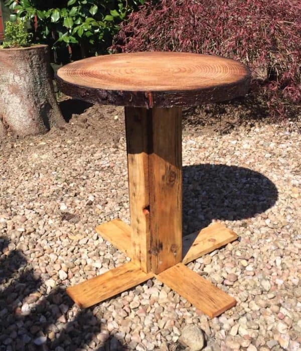 Wood Slice Pallet Table Will Leave Them Envious! Pallet Desks & Pallet Tables Wood Slice Pallet Table Will Leave Them Envious! Pallet Desks & Pallet Tables