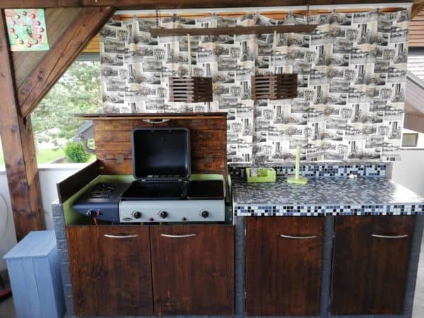 Amazing Pallet Outdoor Kitchen For Under 300 Dollars! Pallet Bars Pallet Terraces & Pallet Patios Amazing Pallet Outdoor Kitchen For Under 300 Dollars! Pallet Bars Pallet Terraces & Pallet Patios