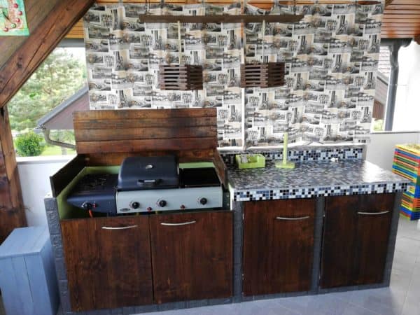 Amazing Pallet Outdoor Kitchen For Under 300 Dollars! Pallet Bars Pallet Terraces & Pallet Patios Amazing Pallet Outdoor Kitchen For Under 300 Dollars! Pallet Bars Pallet Terraces & Pallet Patios