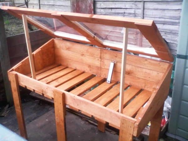 Sun-loving Raised Pallet Cold Frame For Winter Growing Pallet Planters & Compost Bins Sun-loving Raised Pallet Cold Frame For Winter Growing Pallet Planters & Compost Bins