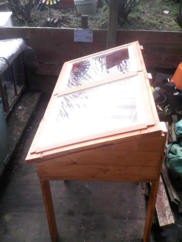 Sun-loving Raised Pallet Cold Frame For Winter Growing Pallet Planters & Compost Bins Sun-loving Raised Pallet Cold Frame For Winter Growing Pallet Planters & Compost Bins