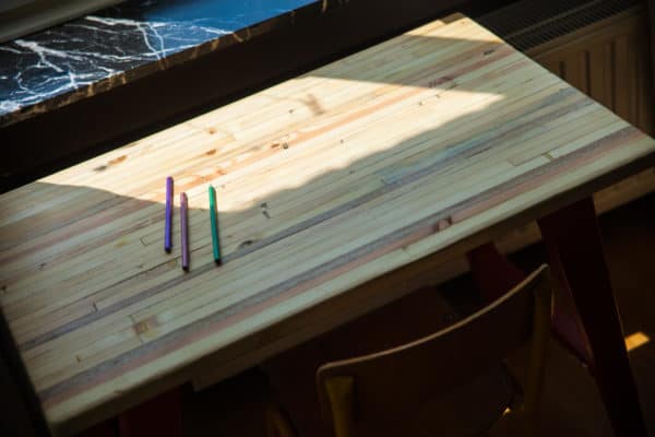 Amazing Pallet Child Desk / Bureau Pour Enfants En Bois De Palettes Pallet Desks & Pallet Tables Amazing Pallet Child Desk / Bureau Pour Enfants En Bois De Palettes Pallet Desks & Pallet Tables