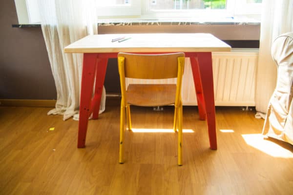 Amazing Pallet Child Desk / Bureau Pour Enfants En Bois De Palettes Pallet Desks & Pallet Tables Amazing Pallet Child Desk / Bureau Pour Enfants En Bois De Palettes Pallet Desks & Pallet Tables