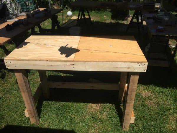 Mobile Pallet Work Table Pallet Desks & Pallet Tables Mobile Pallet Work Table Pallet Desks & Pallet Tables