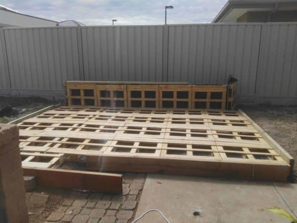 Outdoor Deck & Planter Boxes from 94 Wood Pallets! Pallet Floors & Decks Pallet Terraces & Pallet Patios Outdoor Deck & Planter Boxes from 94 Wood Pallets! Pallet Floors & Decks Pallet Terraces & Pallet Patios