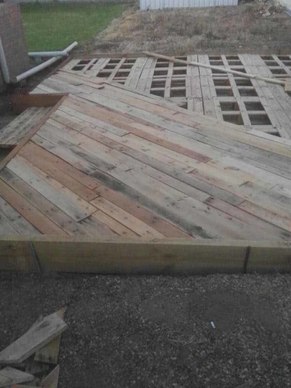 Outdoor Deck & Planter Boxes from 94 Wood Pallets! Pallet Floors & Decks Pallet Terraces & Pallet Patios Outdoor Deck & Planter Boxes from 94 Wood Pallets! Pallet Floors & Decks Pallet Terraces & Pallet Patios