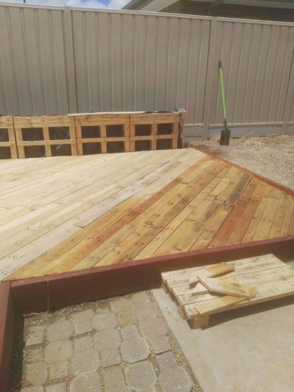 Outdoor Deck & Planter Boxes from 94 Wood Pallets! Pallet Floors & Decks Pallet Terraces & Pallet Patios Outdoor Deck & Planter Boxes from 94 Wood Pallets! Pallet Floors & Decks Pallet Terraces & Pallet Patios
