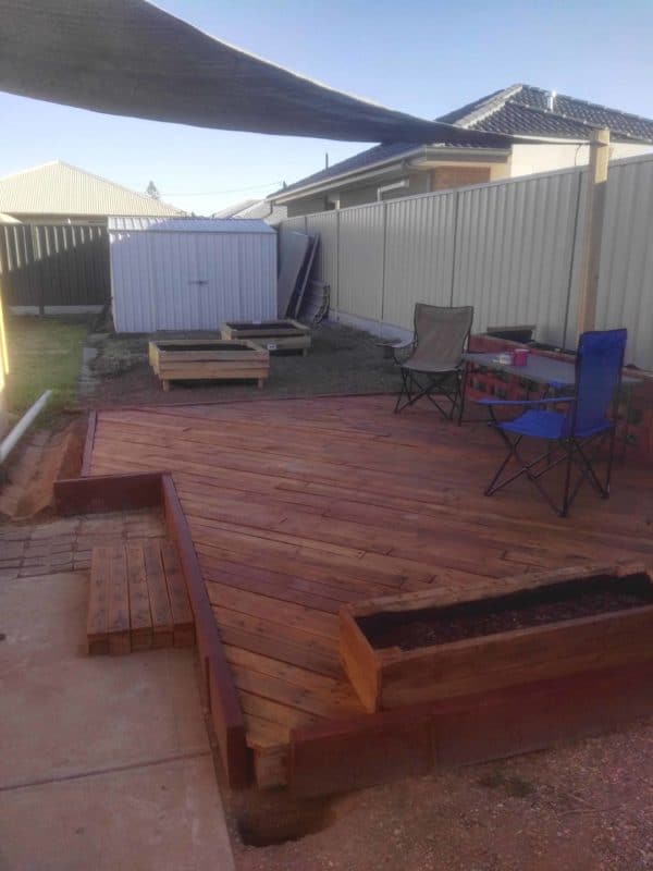 Outdoor Deck & Planter Boxes from 94 Wood Pallets! Pallet Floors & Decks Pallet Terraces & Pallet Patios Outdoor Deck & Planter Boxes from 94 Wood Pallets! Pallet Floors & Decks Pallet Terraces & Pallet Patios
