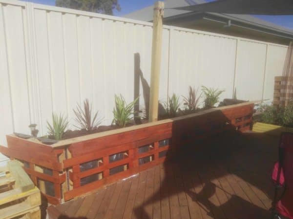 Outdoor Deck & Planter Boxes from 94 Wood Pallets! Pallet Floors & Decks Pallet Terraces & Pallet Patios Outdoor Deck & Planter Boxes from 94 Wood Pallets! Pallet Floors & Decks Pallet Terraces & Pallet Patios