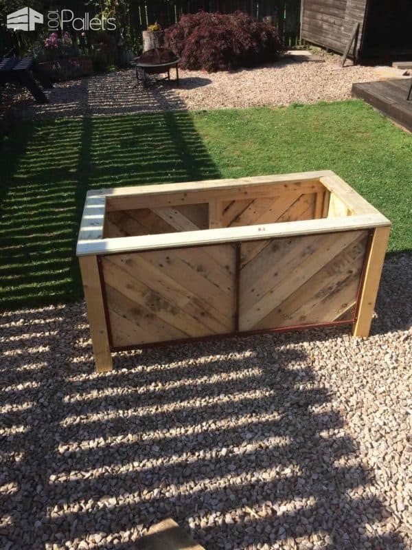 Herringbone Style Pallet Planter for Courtyard or Patio Pallet Planters & Compost Bins Herringbone Style Pallet Planter for Courtyard or Patio Pallet Planters & Compost Bins