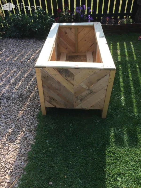 Herringbone Style Pallet Planter for Courtyard or Patio Pallet Planters & Compost Bins Herringbone Style Pallet Planter for Courtyard or Patio Pallet Planters & Compost Bins