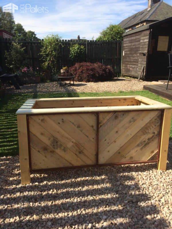Herringbone Style Pallet Planter for Courtyard or Patio Pallet Planters & Compost Bins Herringbone Style Pallet Planter for Courtyard or Patio Pallet Planters & Compost Bins
