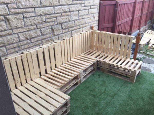 How to Transform Your Old Deck with Upcycled Pallets Lounges & Garden Sets Pallet Terraces & Pallet Patios How to Transform Your Old Deck with Upcycled Pallets Lounges & Garden Sets Pallet Terraces & Pallet Patios