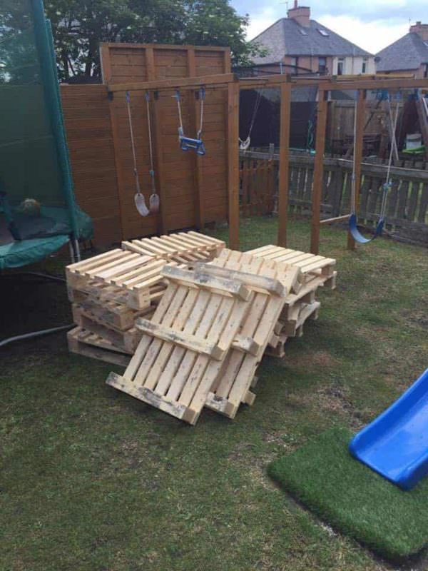 How to Transform Your Old Deck with Upcycled Pallets Lounges & Garden Sets Pallet Terraces & Pallet Patios How to Transform Your Old Deck with Upcycled Pallets Lounges & Garden Sets Pallet Terraces & Pallet Patios