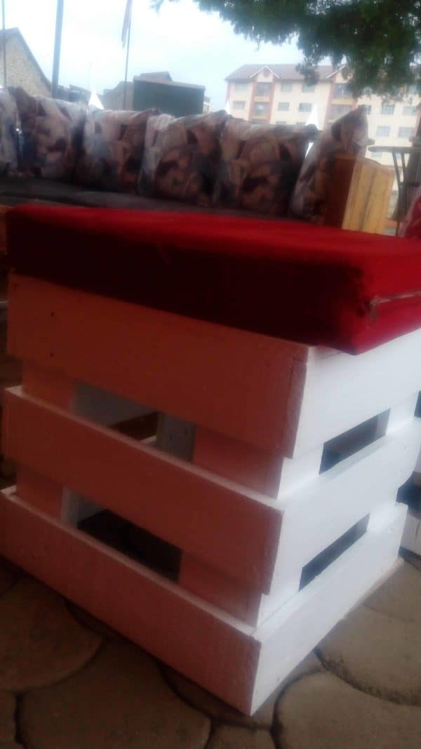 Unique Pallet Sofa with Red Cushions Pallet Sofas & Couches Unique Pallet Sofa with Red Cushions Pallet Sofas & Couches