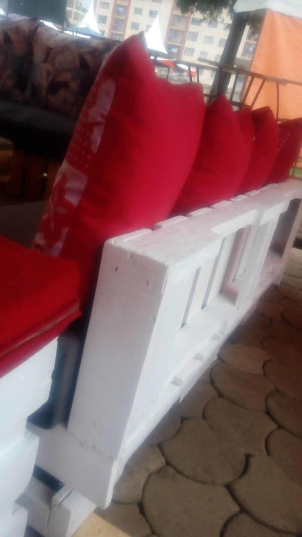 Unique Pallet Sofa with Red Cushions Pallet Sofas & Couches Unique Pallet Sofa with Red Cushions Pallet Sofas & Couches
