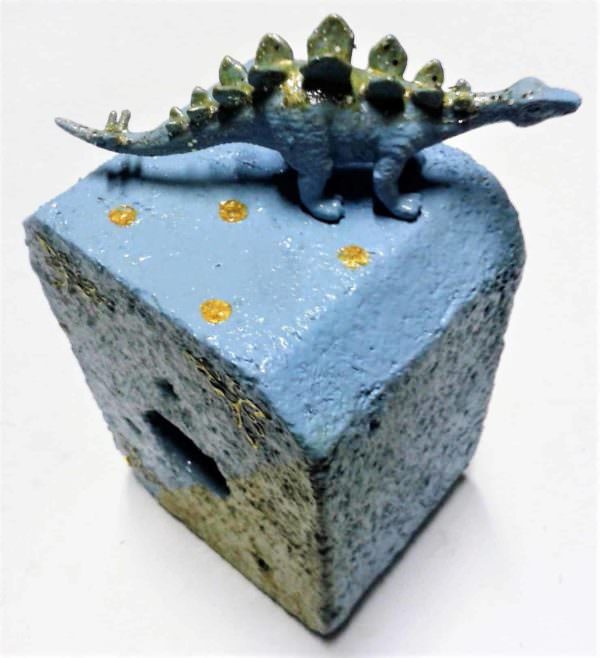 Dinosaur Bookend with a Two-color Repurposed Pallet Block Pallet Home Accessories Dinosaur Bookend with a Two-color Repurposed Pallet Block Pallet Home Accessories