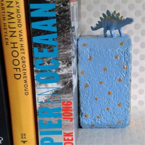 Dinosaur Bookend with a Two-color Repurposed Pallet Block Pallet Home Accessories Dinosaur Bookend with a Two-color Repurposed Pallet Block Pallet Home Accessories