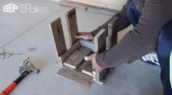 Diy: Pallet Kids Table & Chair DIY Pallet Tutorials Fun Pallet Crafts for Kids Pallet Benches, Pallet Chairs & Stools Diy: Pallet Kids Table & Chair DIY Pallet Tutorials Fun Pallet Crafts for Kids Pallet Benches, Pallet Chairs & Stools