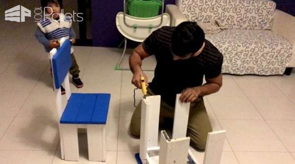 Diy: Pallet Kids Table & Chair DIY Pallet Tutorials Fun Pallet Crafts for Kids Pallet Benches, Pallet Chairs & Stools Diy: Pallet Kids Table & Chair DIY Pallet Tutorials Fun Pallet Crafts for Kids Pallet Benches, Pallet Chairs & Stools