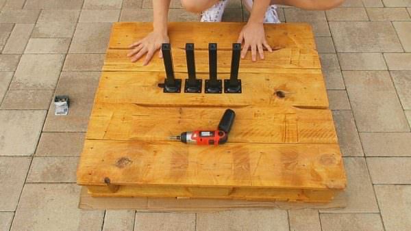 Diy: Pallet Coffee Table DIY Pallet Tutorials DIY Pallet Video Tutorials Pallet Coffee Tables Diy: Pallet Coffee Table DIY Pallet Tutorials DIY Pallet Video Tutorials Pallet Coffee Tables