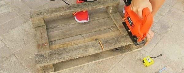 Diy: Pallet Pet Bed Animal Pallet Houses & Pallet Supplies DIY Pallet Tutorials DIY Pallet Video Tutorials Diy: Pallet Pet Bed Animal Pallet Houses & Pallet Supplies DIY Pallet Tutorials DIY Pallet Video Tutorials