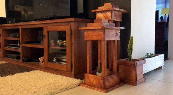 Diy: Wood Pallet Lantern DIY Pallet Tutorials DIY Pallet Video Tutorials Pallet Lamps & Lights Diy: Wood Pallet Lantern DIY Pallet Tutorials DIY Pallet Video Tutorials Pallet Lamps & Lights