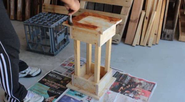 Diy: Wood Pallet Lantern DIY Pallet Tutorials DIY Pallet Video Tutorials Pallet Lamps & Lights Diy: Wood Pallet Lantern DIY Pallet Tutorials DIY Pallet Video Tutorials Pallet Lamps & Lights