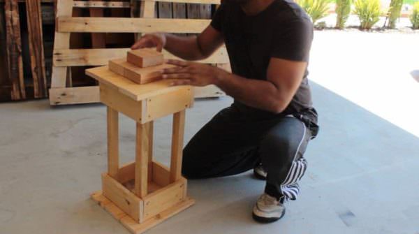 Diy: Wood Pallet Lantern DIY Pallet Tutorials DIY Pallet Video Tutorials Pallet Lamps & Lights Diy: Wood Pallet Lantern DIY Pallet Tutorials DIY Pallet Video Tutorials Pallet Lamps & Lights